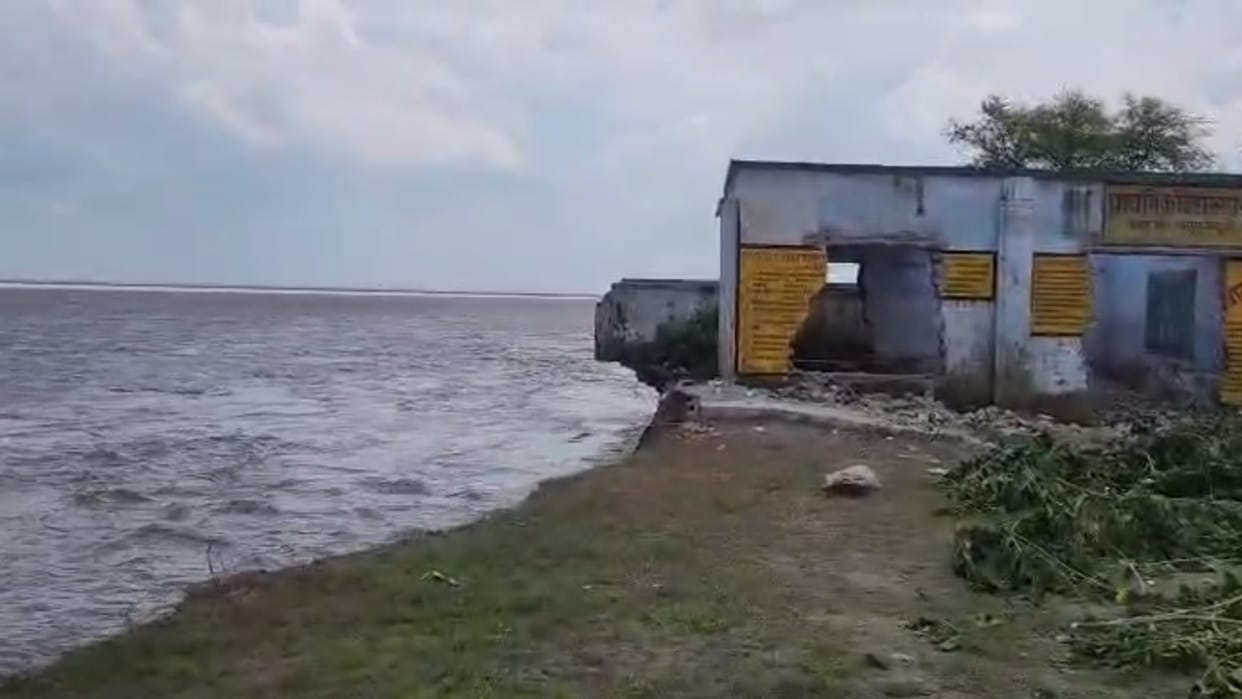 Sitapir: The future of 246 children was washed away by the cutting of Saryu river