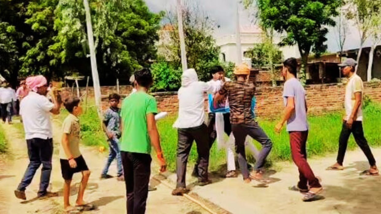 Azamgarh News Team arrived to investigate two parties started fighting case filed against four people
