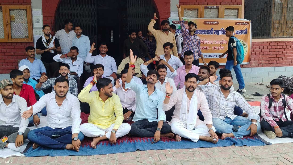 UP College Students protest for hostel continues principal warns college administration gives warning