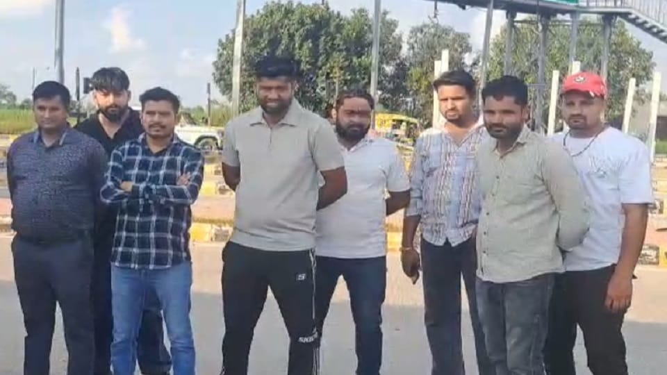 Meerut: Employees of security company reached Bhuni toll plaza, this news came out regarding toll collection