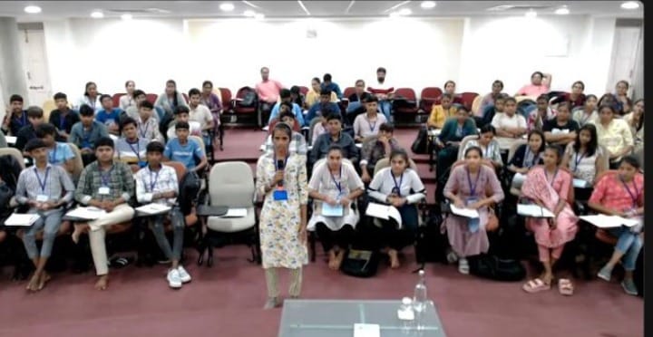 Bhopal: The role of youth is important in fulfilling the dream of developed India, students are learning vocat