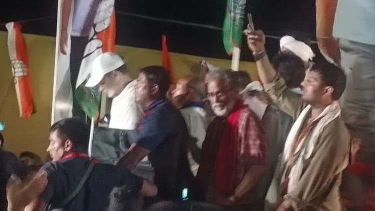 Bihar : वोटर अधिकार यात्रा के तहत मुंगेर पहुंचे राहुल गांधी और तेजस्वी यादव, कहा- वोट चोरी नहीं करने देंगे