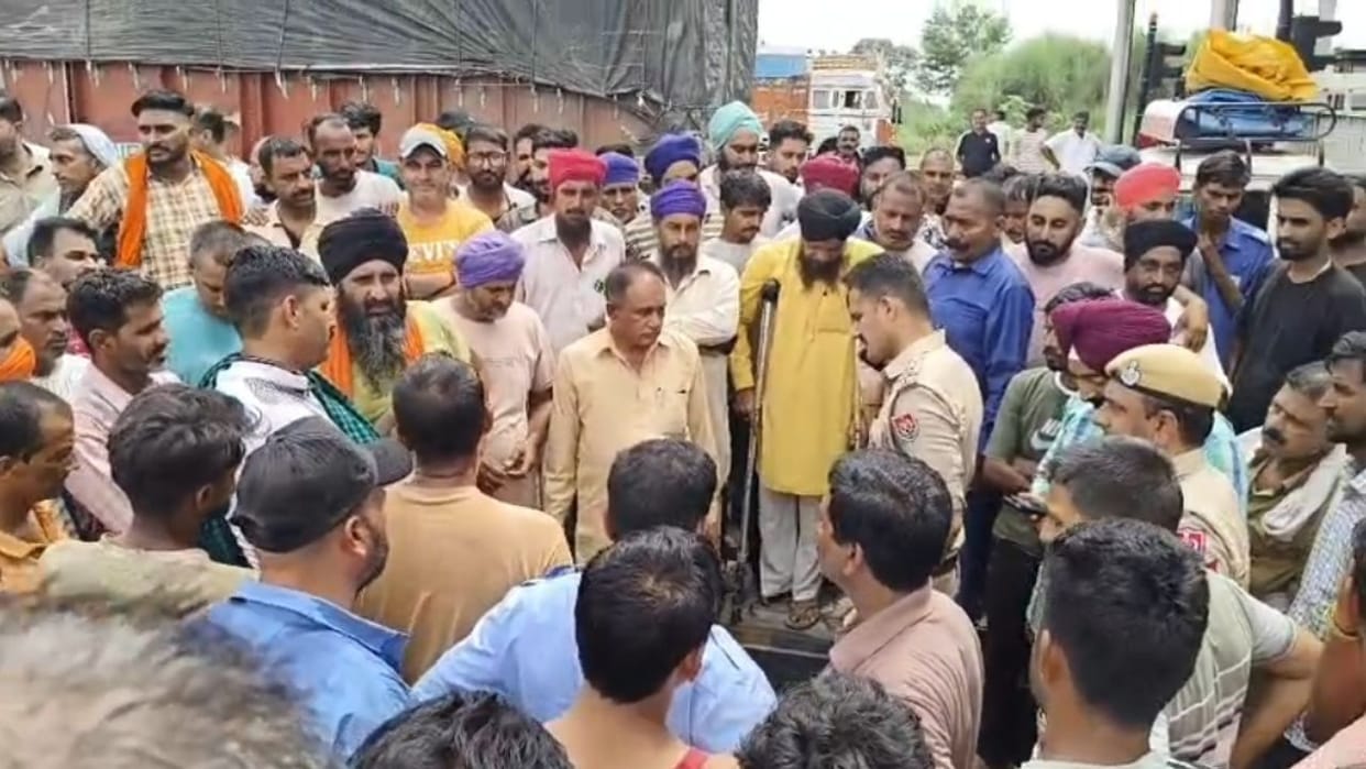 Himachal Pradesh Fee collected despite suspension in Garamoda and Baloh huge uproar