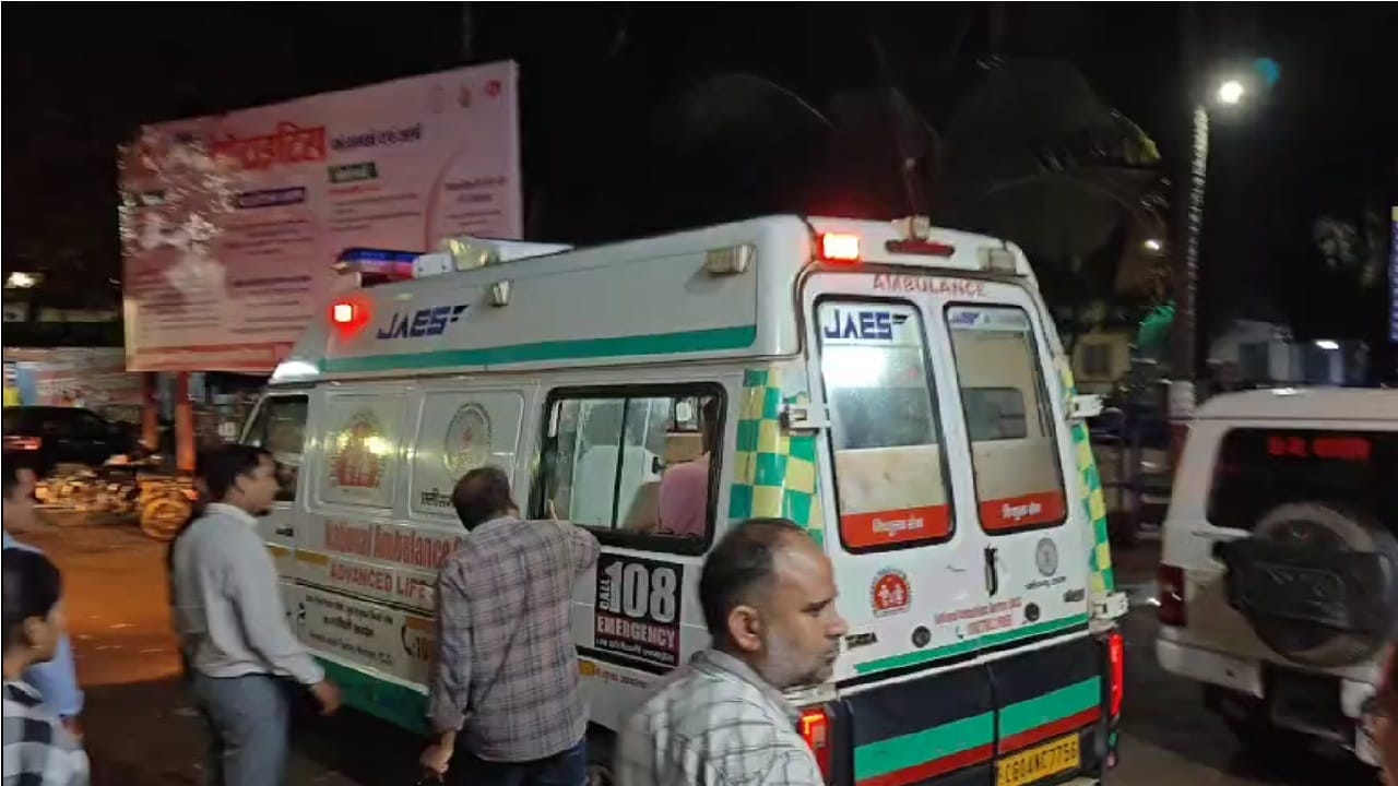 घर कुर्क होने के आदेश पर महिला ने निगला जहर