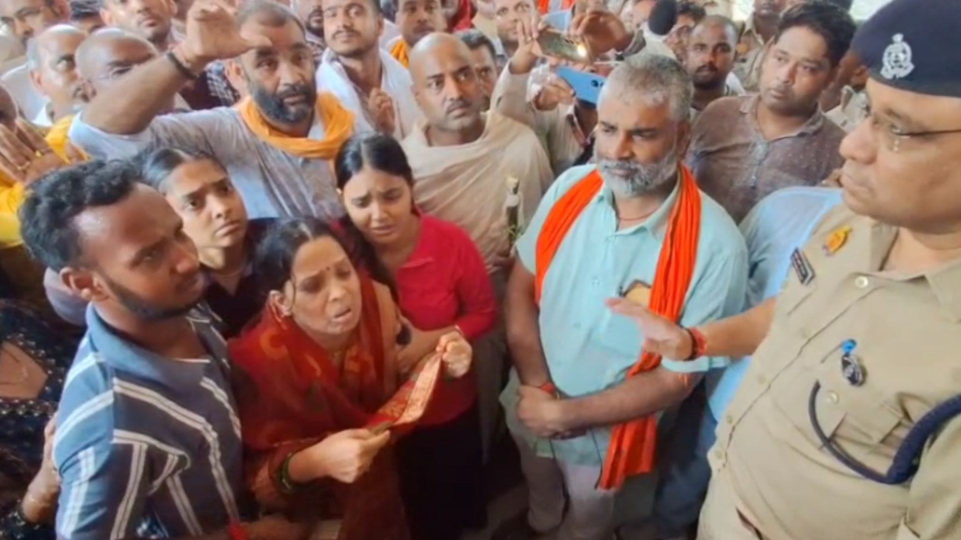 Ghazipur Murder Case Aditya family met DM and mother demanded justice