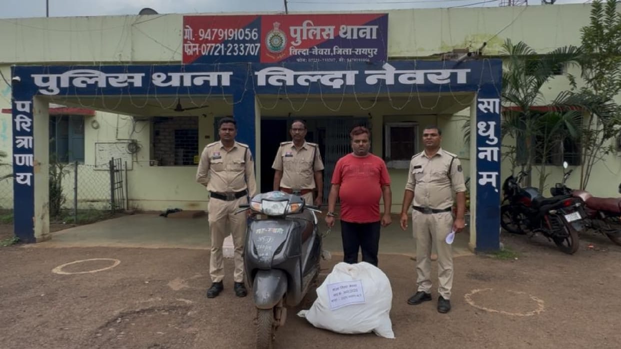 Youth arrested with 15 kg 716 grams of ganja, goods worth 2 lakhs including vehicle seized in Tilda Nevra