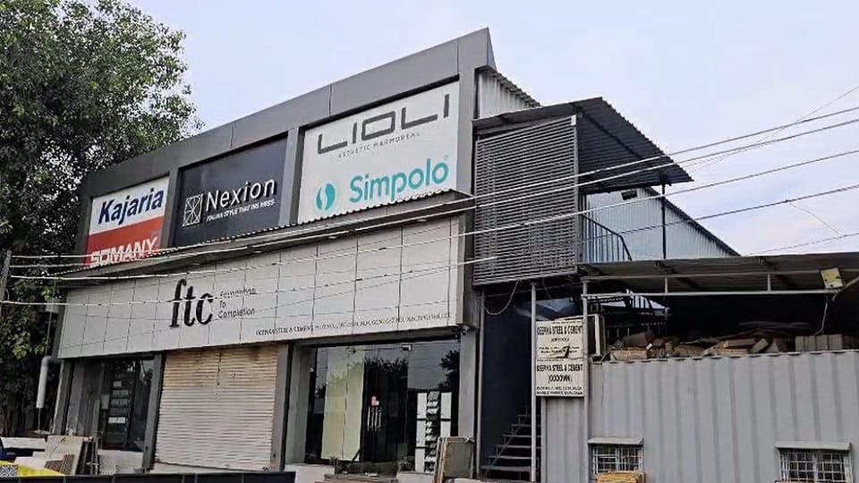 A man facing financial crisis committed suicide by hanging himself in a lift in gurugram