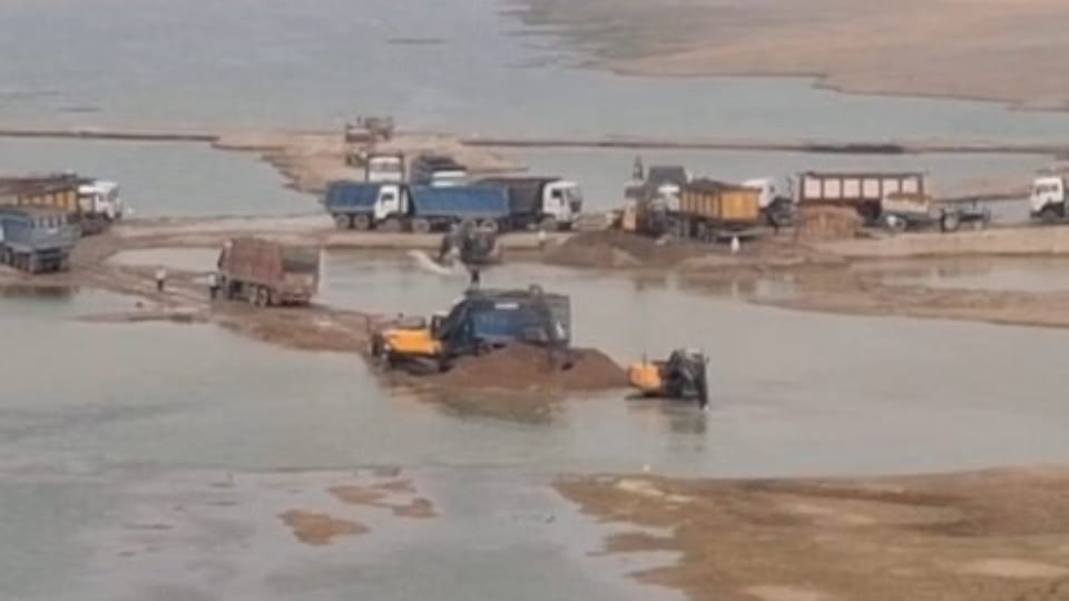 Permits for carrying minerals were also issued to ambulances and scooters in banda
