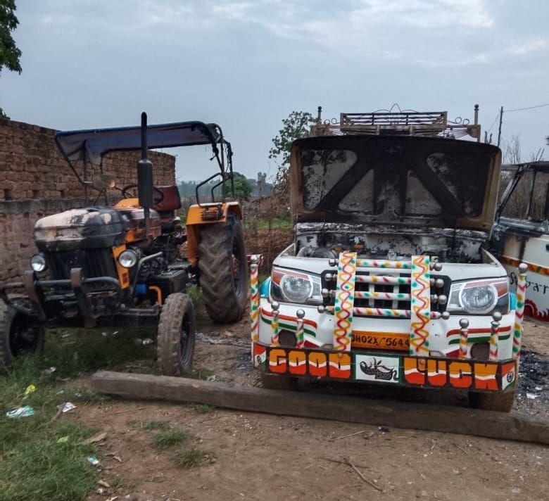 Naxalites created terror in Jharkhand Chatra Naxalites set vehicles on fire