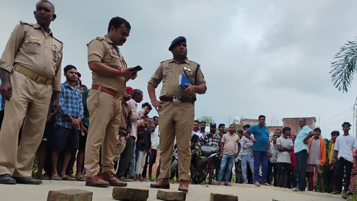 Varanasi Colonizer murder in his own colony miscreants fired three bullets from one meter away