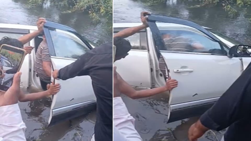 UP: Google Maps cheated again, student leader's car fell into a water-filled pit in Saharanpur