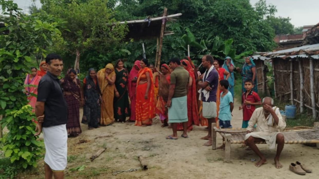 Father and son attacked in road dispute father died in ghazipur