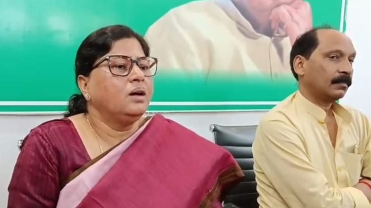 Bihar: पूर्णिया को मिली वंदे भारत एक्सप्रेस की सौगात, मंत्री लेसी सिंह ने कहा- डबल इंजन सरकार का कमाल