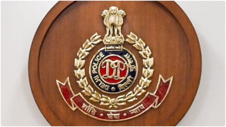 Delhi Police: डिमोशन की अर्जी मंजूर, सब-इंस्पेक्टर को बनाया गया सिपाही; आप भी जानिए कैसी बही 'उलटी गंगा'