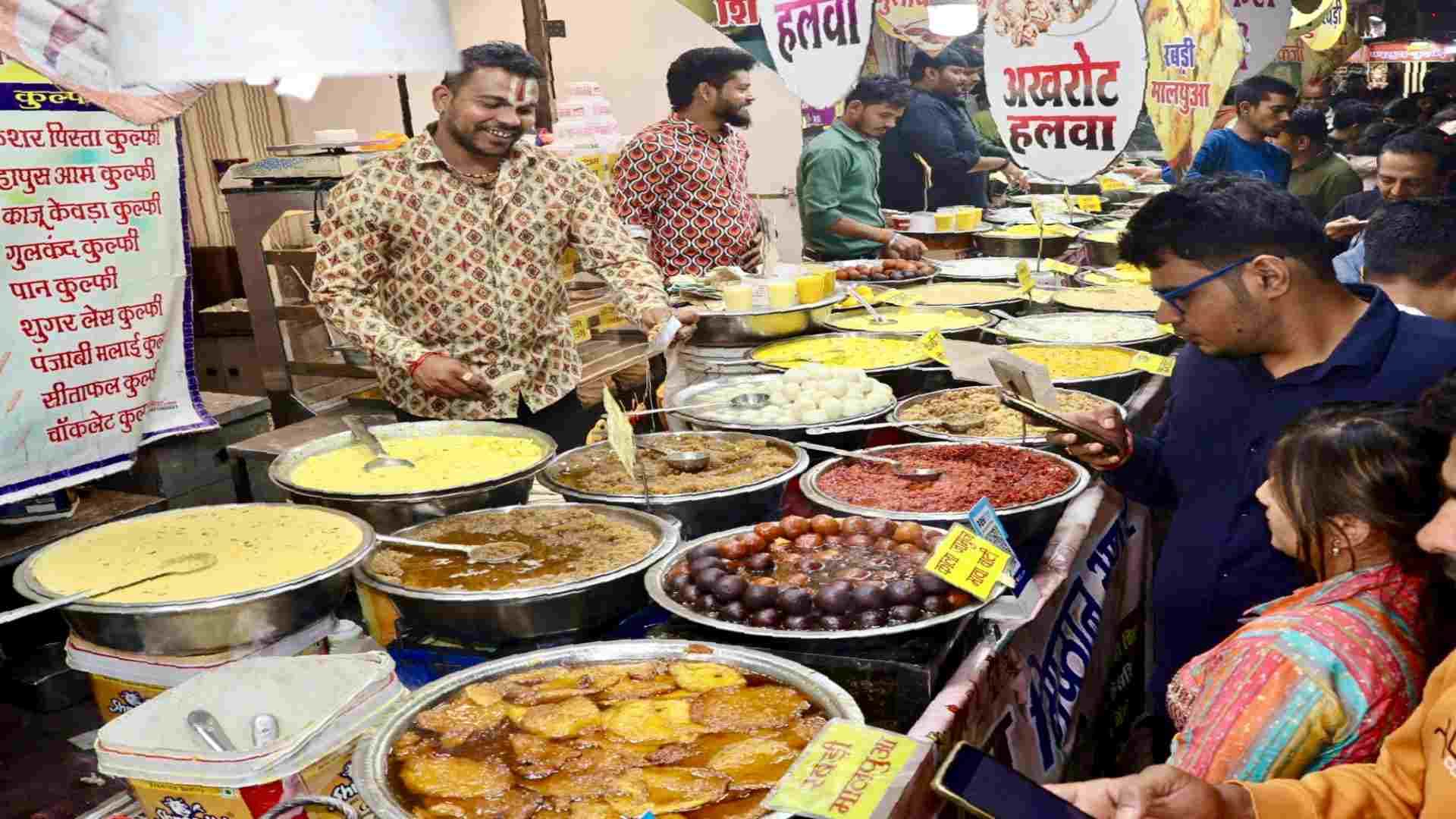 MP News: 80-year-old Indore's Sarafa Chowpatty surrounded by controversies