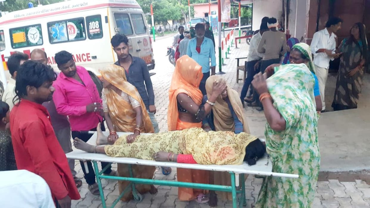 Lalitpur: Woman dies due to electric shock, accident happened while cutting fodder in the field