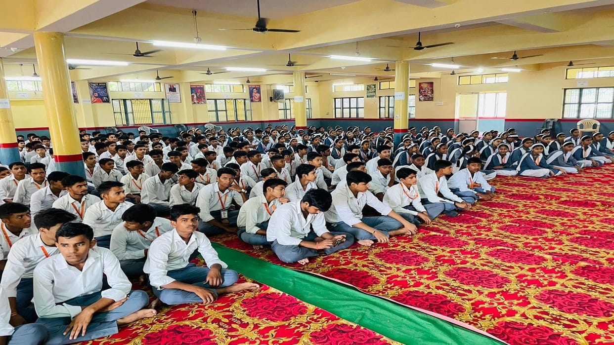 SP City made students aware about safety in Budaun