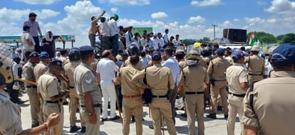 Haridwar Chaos at Bahadrabad toll plaza farmers break barricades Police Lathicharge