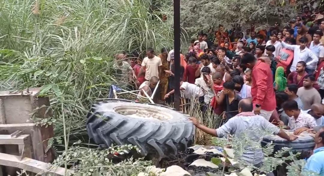 Bihar Accident: Two youths burnt alive in a fire caused by electric current in a tractor in Muzaffarpur