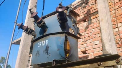 Saharanpur: Unprotected transformers pose a risk of electric shock; be careful when passing by them