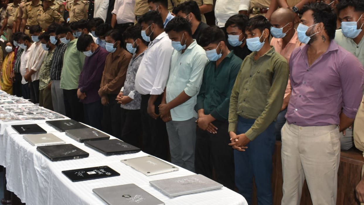 Police arrested 29 criminals for cheating in name of share market in varanasi