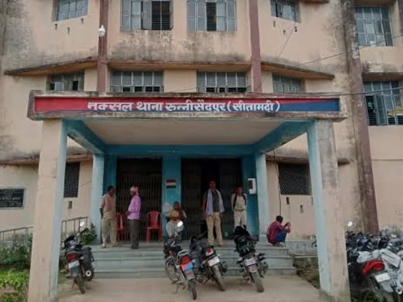 Bihar News  In Runnisaidpur block headmaster beat up a female teacher in school police registered case