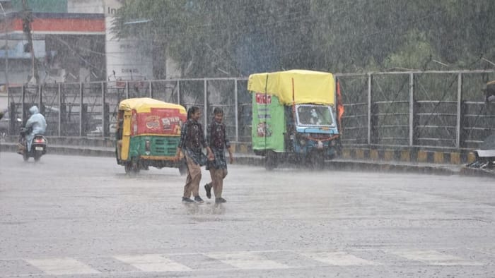 indore news rain update: drizzle continues, temperature drops in city
