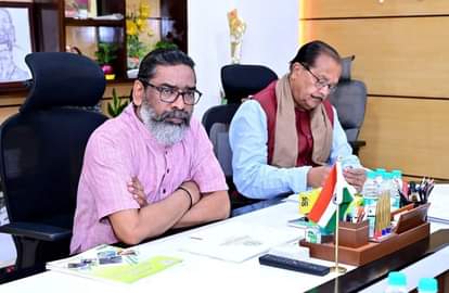 Jharkhand News: सीएम हेमंत सोरेन के साथ बैठे वित्त मंत्री राधाकृष्ण किशोर