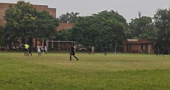 Kanpur Semifinal and final matches of KSS football competition Asmit became the best player