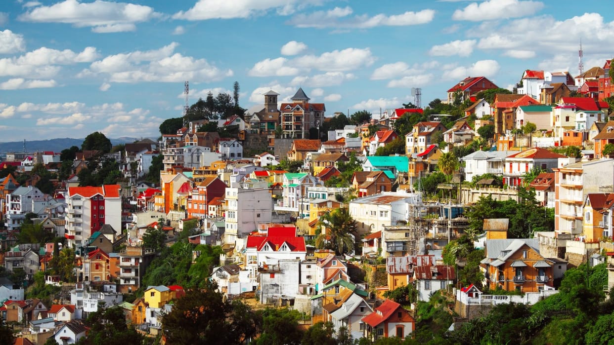 Madagascar only country in world where men and women same clothe Know unique tradition in Hindi