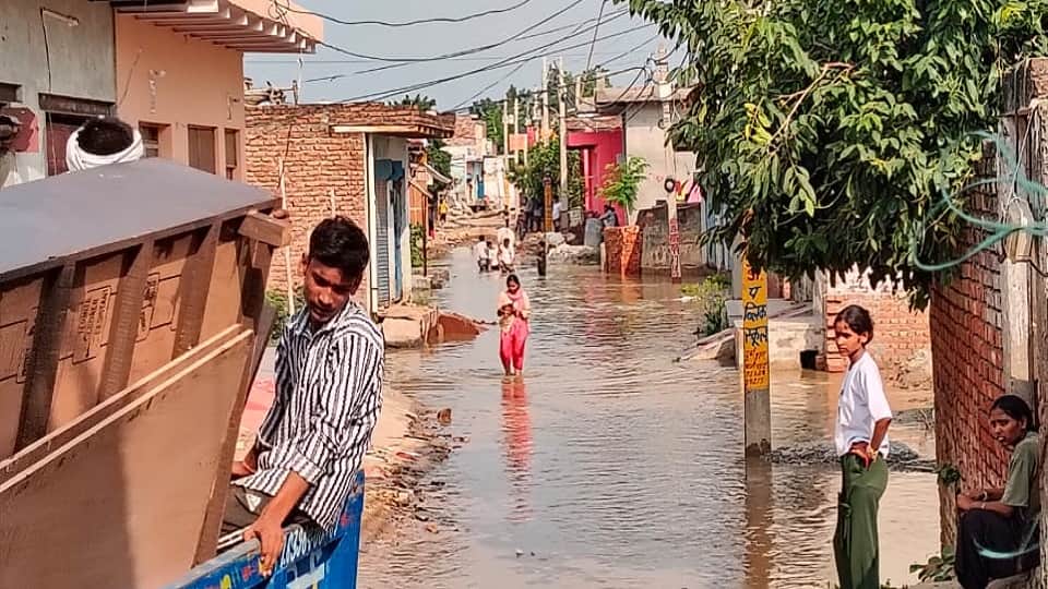 Flood In Up Due To Rising Water Level Of Yamuna Road washed away by strong currents of water In Mathura