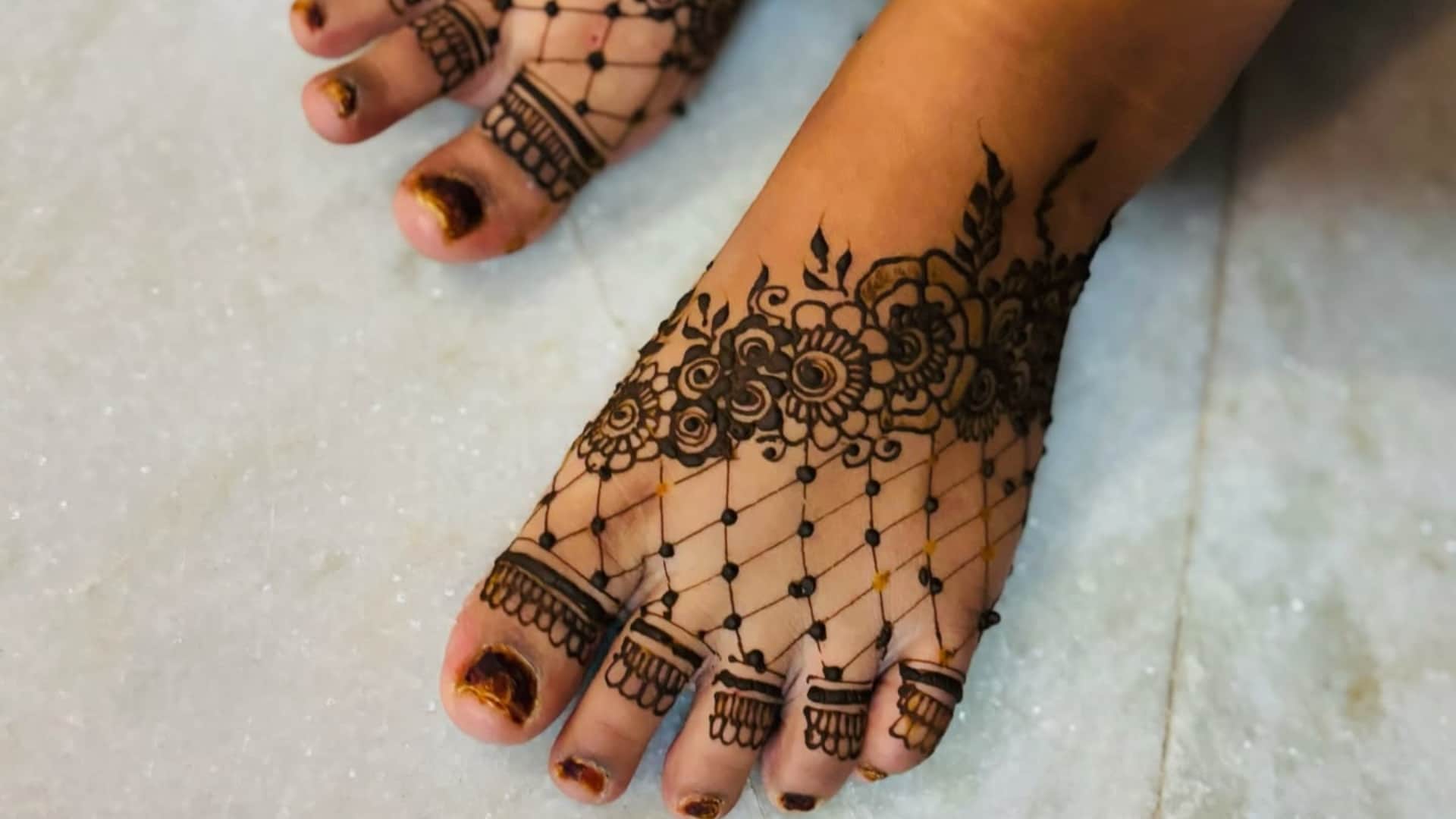 Hartalika Teej 2025 Beautiful Mehndi Design Ideas for Feet Easy and Traditional Style