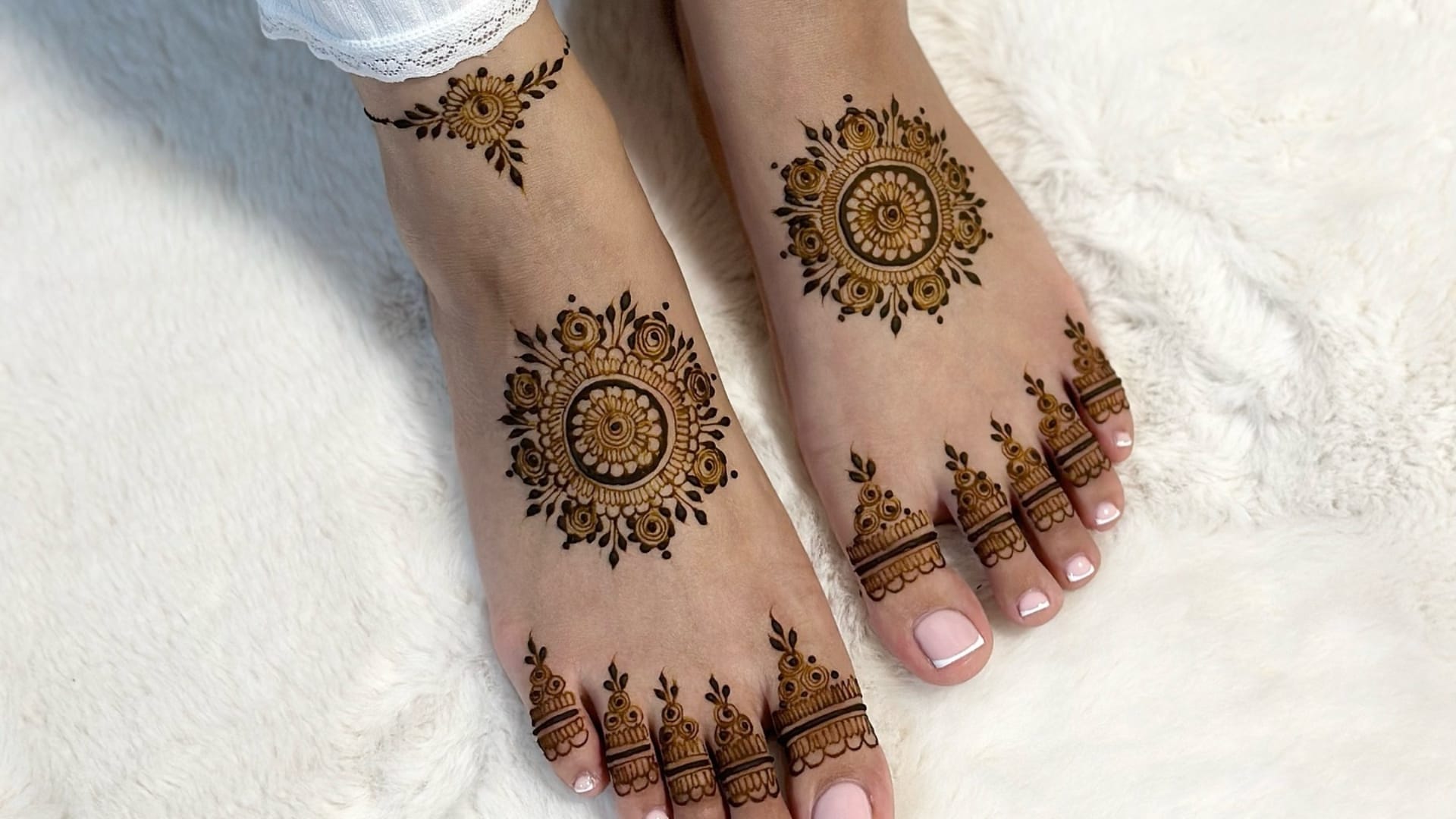 Hartalika Teej 2025 Beautiful Mehndi Design Ideas for Feet Easy and Traditional Style