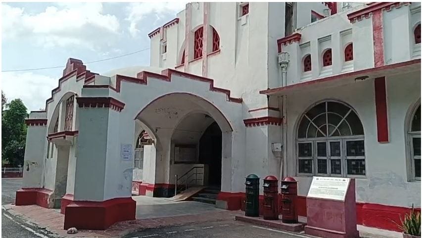 panic in main post office throughout day employees and customers are scared seeing roof
