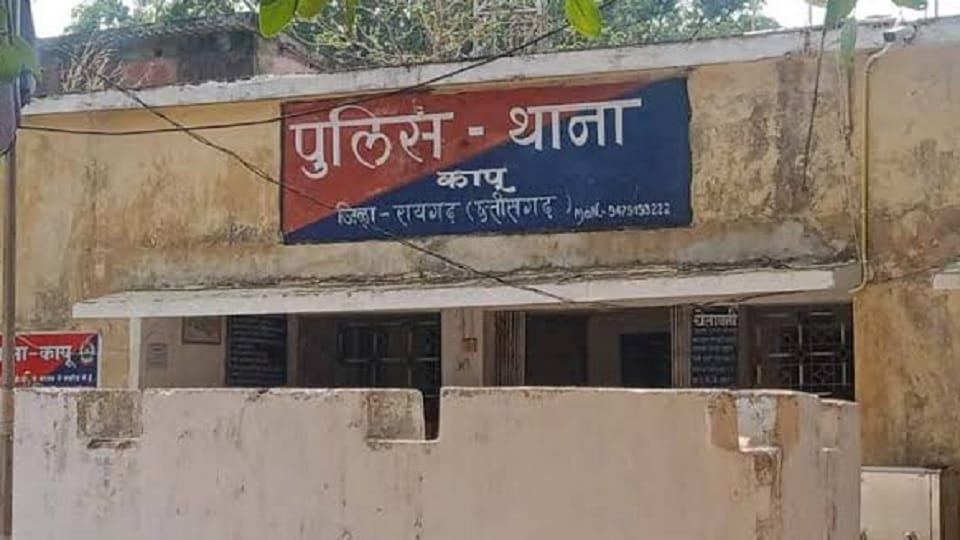Goods worth Rs 1 lakh including cash and jewellery stolen from teacher's house