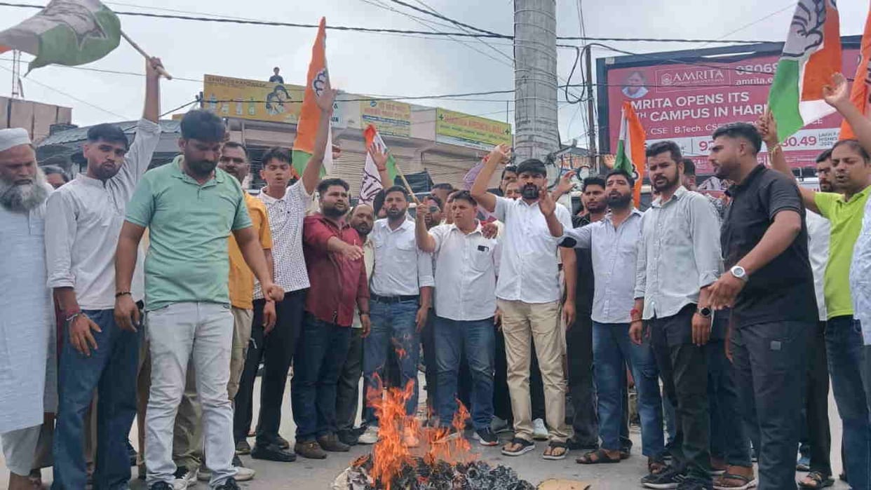 People protest in youth suicide case Father made serious allegations on BJP leader Pauri garhwal Rishikesh