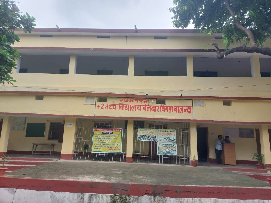 Bihar News 8 girl students went missing together in Nalanda Patna police took them into custody
