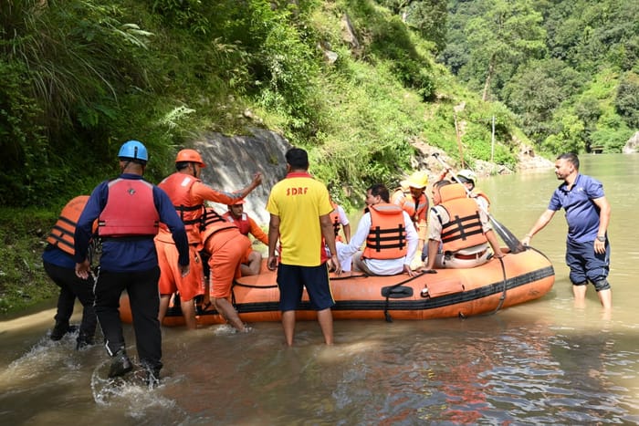 Uttarkashi News People Protest by standing in middle of water in submerged Syanachatti Photos