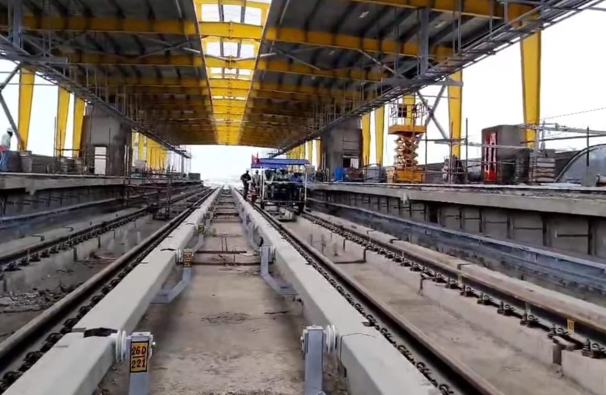 Indore: Officers did a trolley run of the metro track, MD said- work of the metro project should not stop even