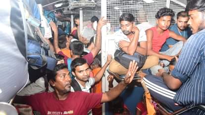 ट्रेनों में सीटें फुल