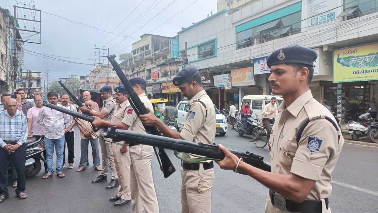 Indore: Guard of honor received for donating body for the first time in Indore, body handed over to medical co