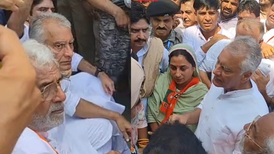 Police stopped convoy of Punjab BJP president in Abohar Sunil Jakhar sat on dharna on road