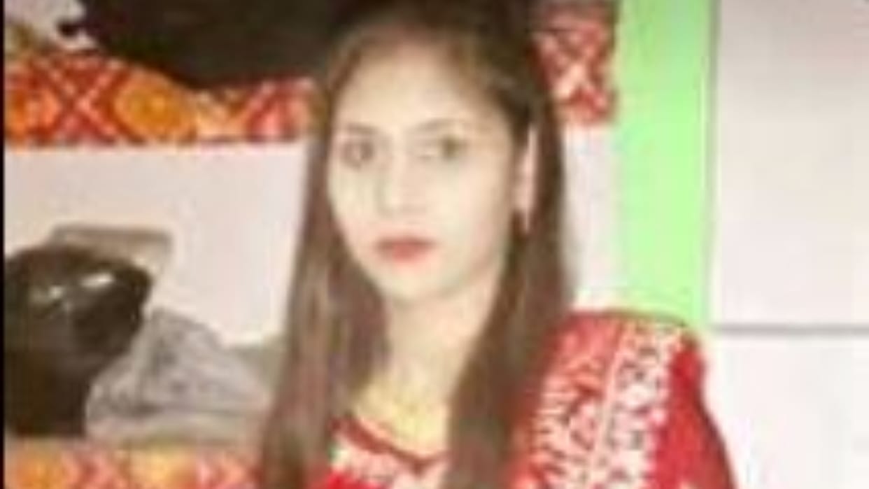 dead body of the woman found hanging from noose in the room in Bareilly