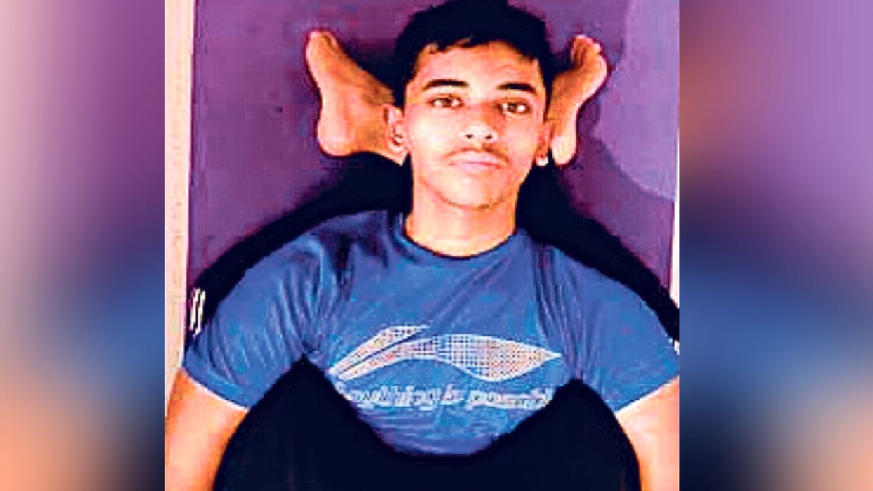 Achievement: Yashovardhan Atri of Hamirpur won three gold medals in the state level yoga competition