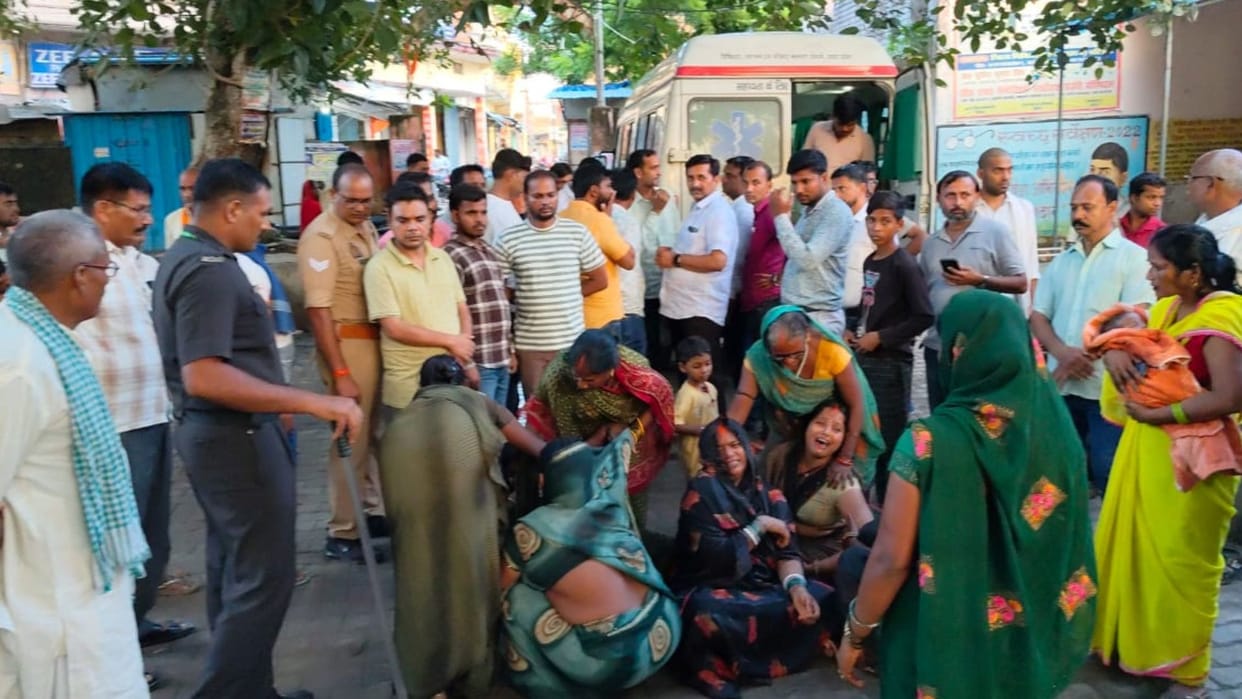 Ballia News During cremation altercation shots were fired four people were injured three critical condition