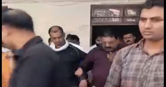 Corrupt peon of SDM court bribe of 18 thousand caught red handed by anti corruption team