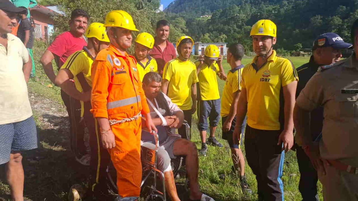Chamoli Cloudburst Live Houses Buried Under Debris Massive Destruction SDRF Rescue Latest Updates in Hindi