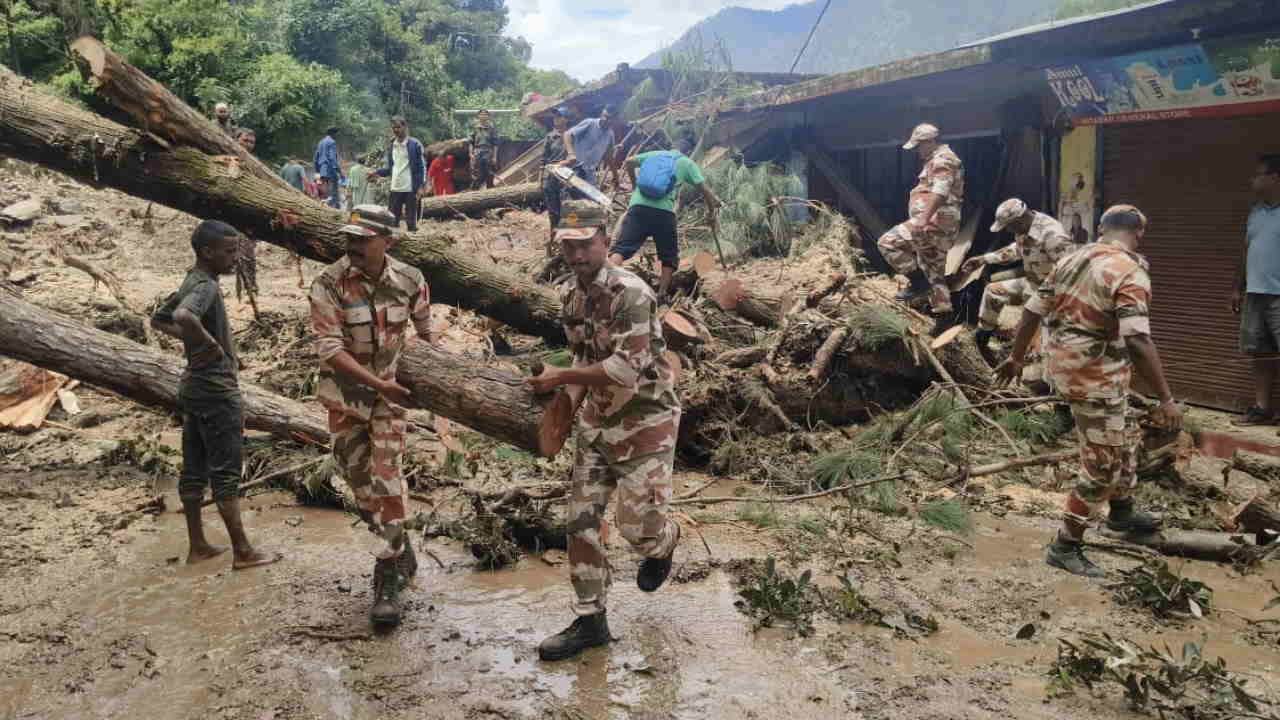 Chamoli Cloudburst other villages alerted people ran away to save their lives In Tharali sudden flood destroy