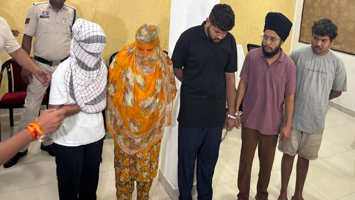 Gang supplying heroin caught through video-location sharing, consignment of drugs worth 57 lakh seized