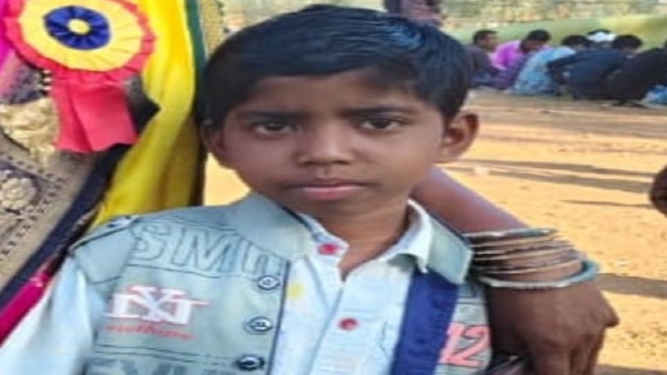 Child dies due to lack of treatment overflowing Kotri river becomes an obstacle family members in bad conditio